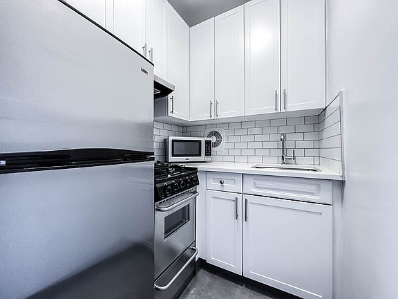 4th image of 4 Park Ave APT 7L