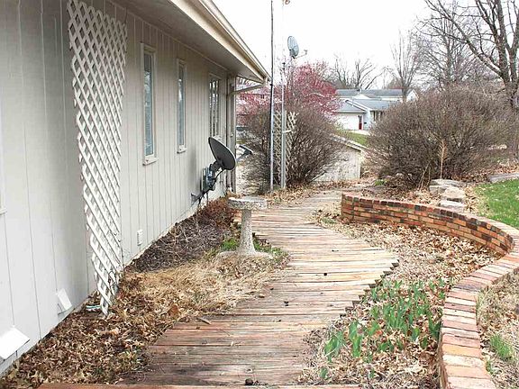 4th image of 230 N Navajo Ln