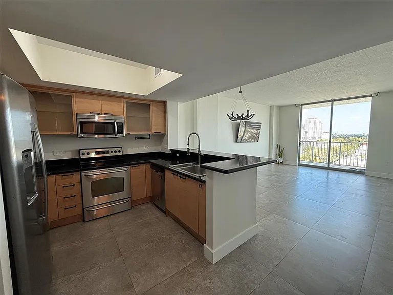 140 S Dixie Hwy #915 — Photo 4