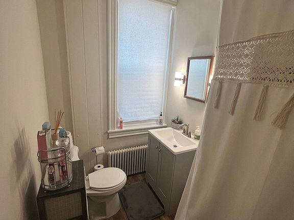 5th image of 1508 N Van Buren St #1