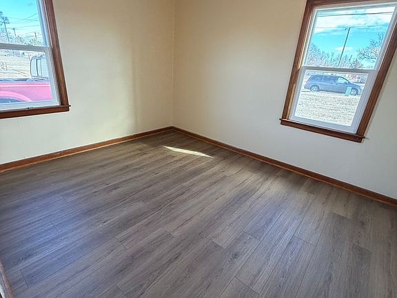 5th image of 1102 Eisenhower Ave #1104