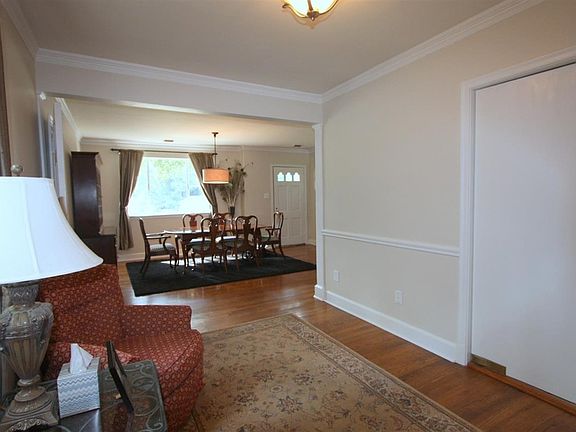 4th image of 3782 Montclair Dr