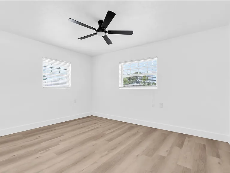 8801 Sunlit Cove Dr NE — Photo 23