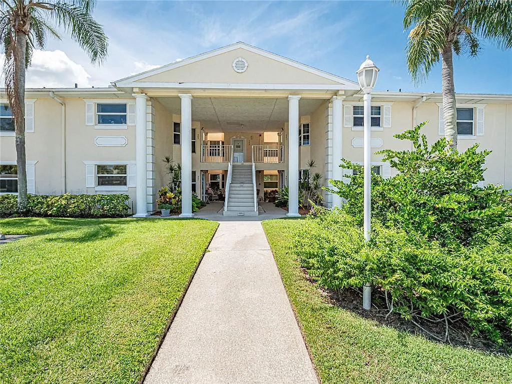 2 bed, 913 sqft, $1,850 — Photo 1