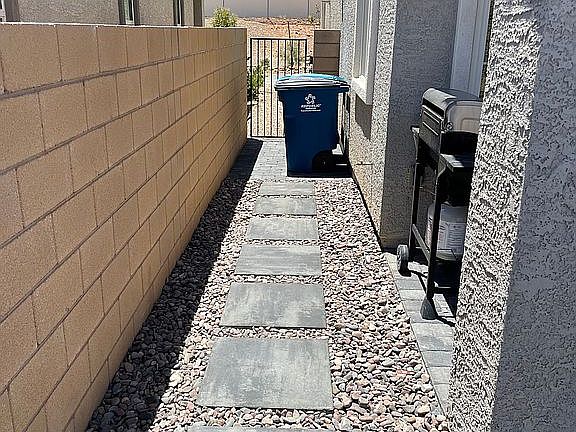 3rd image of 32 Moon Hill Dr