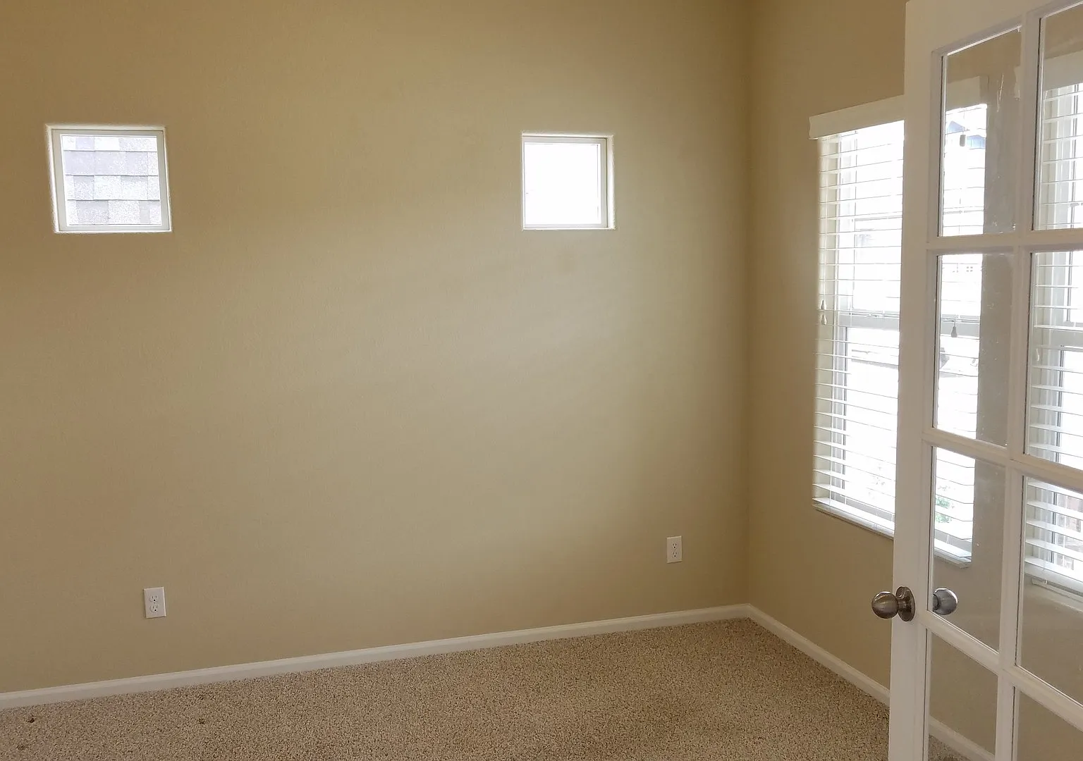 Beautiful 4/3/2 Fountain Valley Home Close to Ft Carson and Peterson AFB — Photo 2