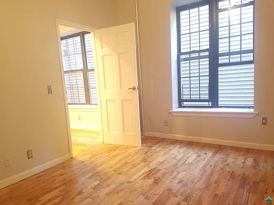 Rented by EXR | media 76