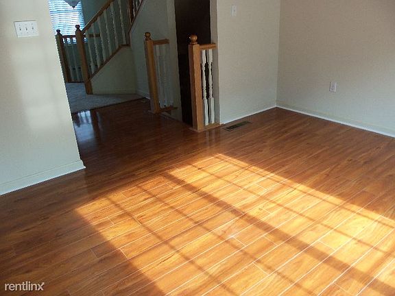 4th image of 317 Marshall Heights Dr