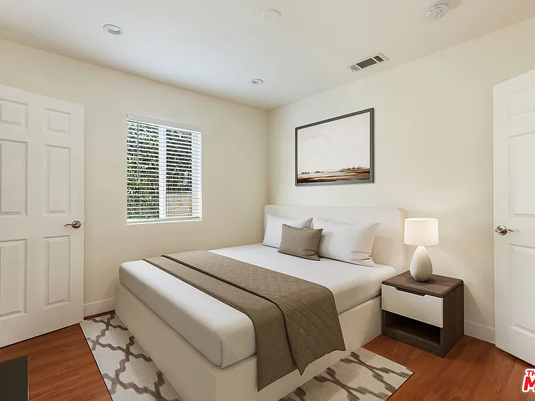 1206 N Beachwood Dr — Photo 23