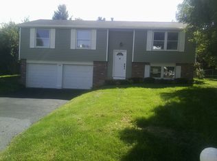 110 Cranberry Dr, Farmington, NY 14425