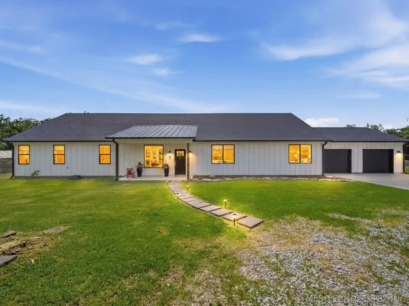 8116 Gary Dr, Tulsa, OK 74131