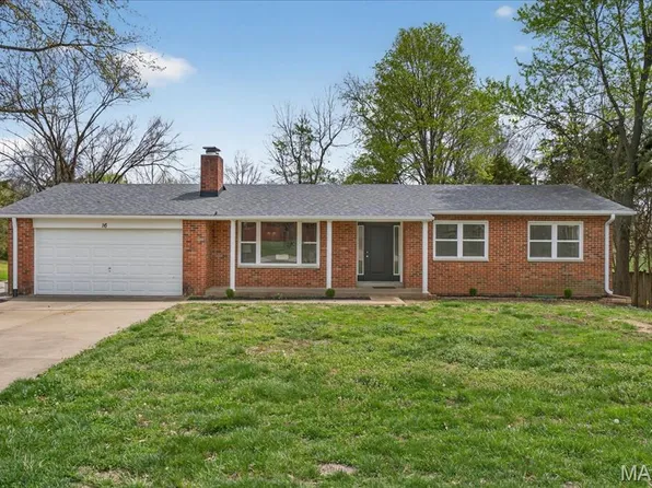 16 Pines Dr, Saint Peters, MO 63376