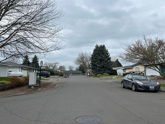 2nd image of 1568 NE 14th Ave