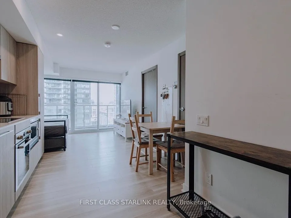 17 Bathurst St #1609