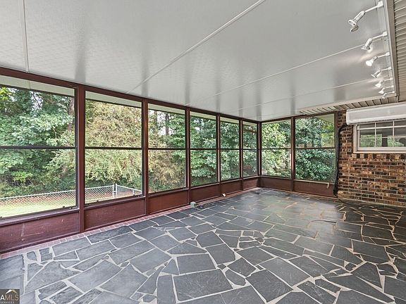5th image of 2653 Amberly Way