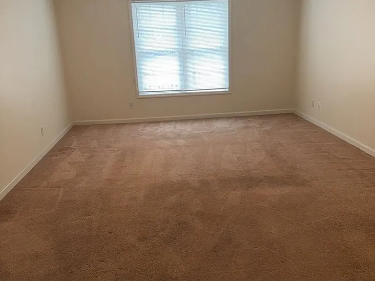 2922 Howard Ave — Photo 2