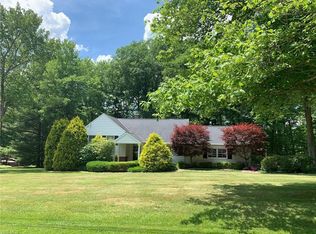 162 S Strawberry Ln, Moreland Hills, OH