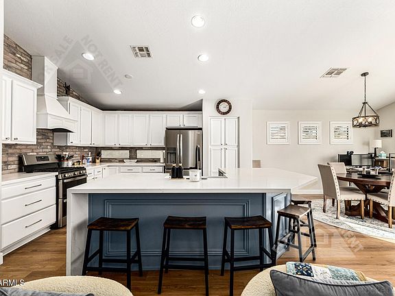 3rd image of 275 W ORIOLE Way