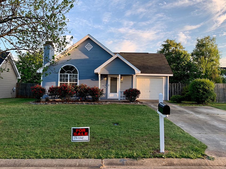 1st image of 102 Green Meadow Dr