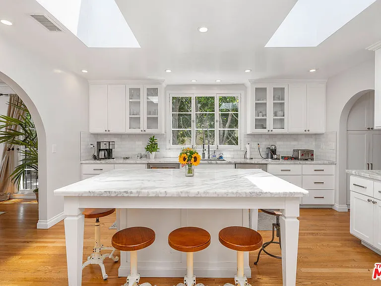 4734 Los Feliz Blvd — Photo 11