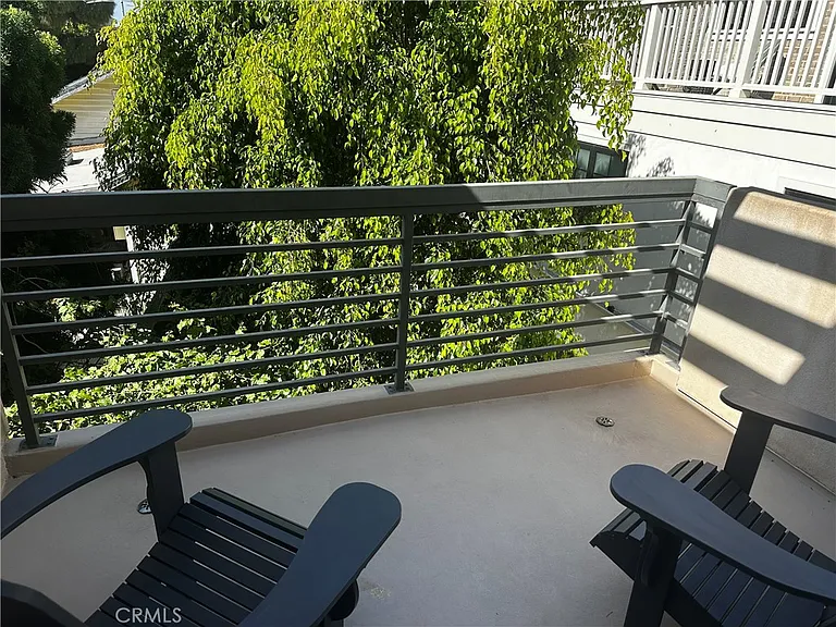 425 11th St — Photo 25