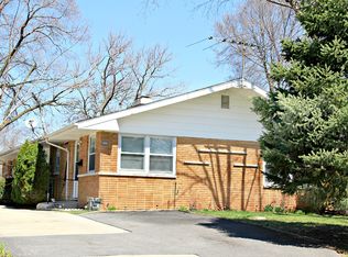 111 Dee Rd, North Aurora, IL 60542