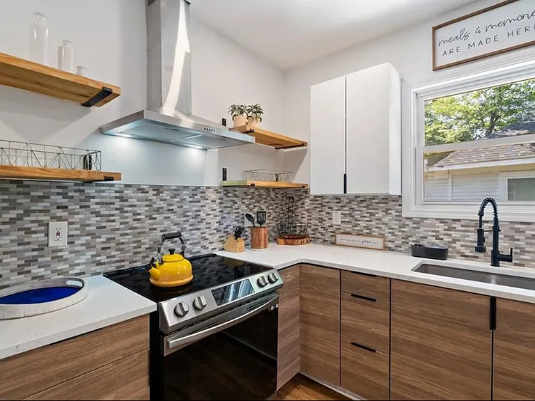 2352 Herring Rd SW — Photo 13