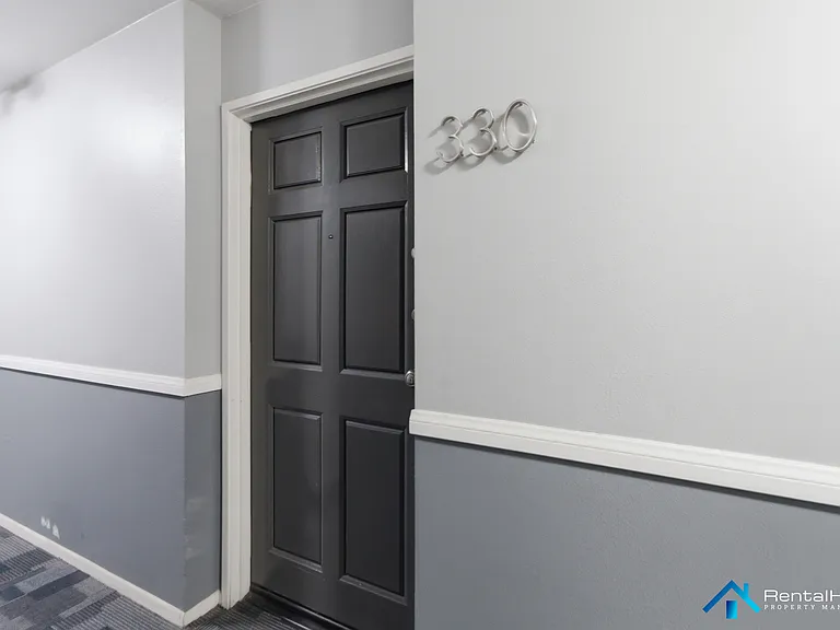 424 Oak St #330 — Photo 2