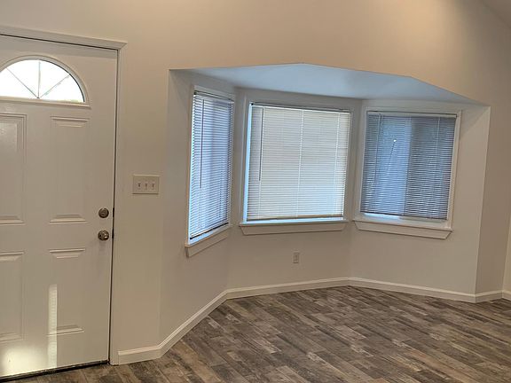 5th image of 617 N Hollywood Way