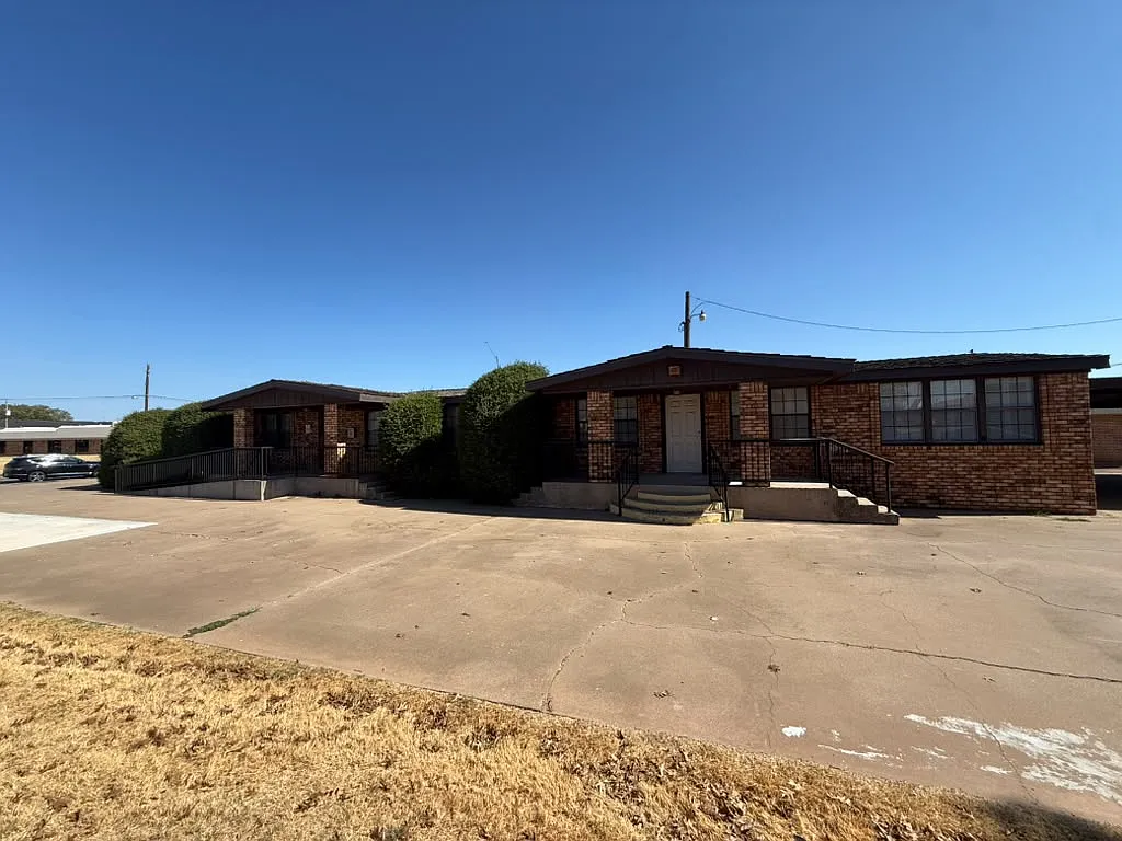 4728 Taft Blvd — Photo 3