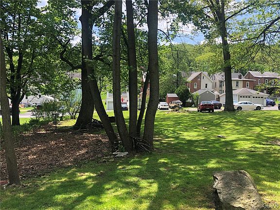 5th image of 1534 Heller Ave