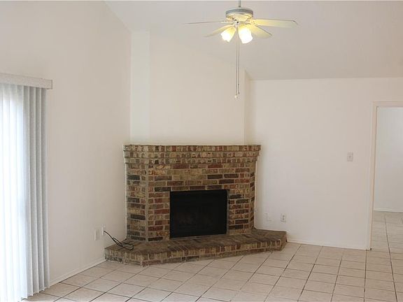 3rd image of 421 Greenlawn Blvd