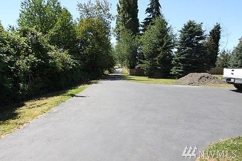 4th image of 10719 Woodland Ave E