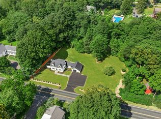 26 Dodgingtown Rd, Newtown, CT 06470