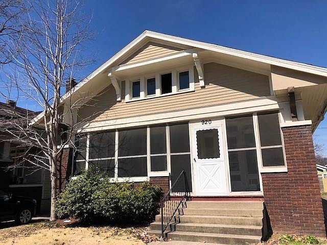 1st image of 920 E Gum St