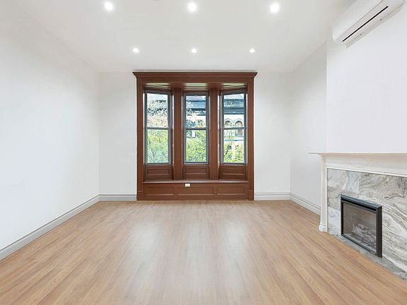 3rd image of 228 W 136th St #2