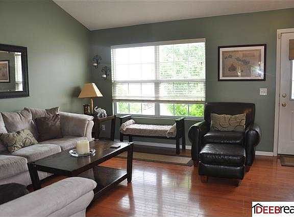 3rd image of 15823 Willow St