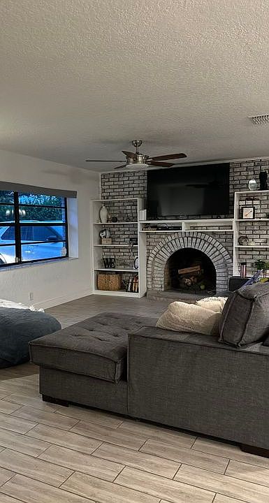 2nd image of 2840 Windsong Ln