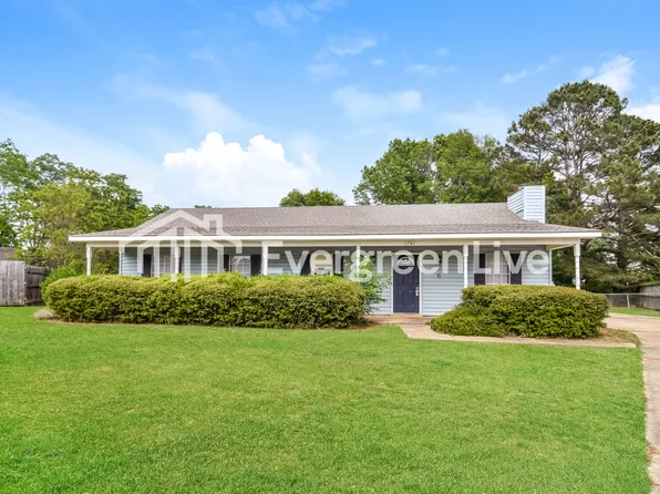 1761 Planters Hill Ct, Prattville, AL 36066