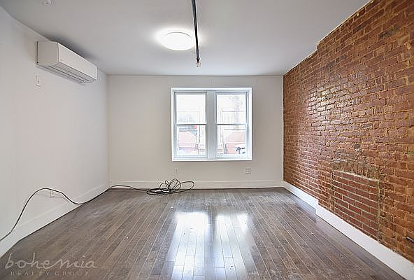 1st image of 36 W 119th St #22
