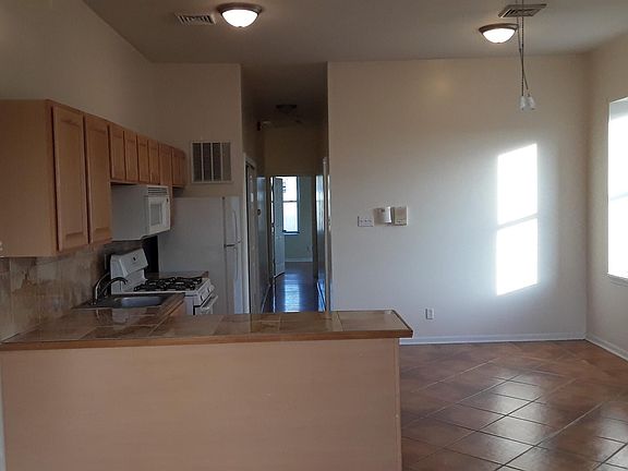 4th image of 4612 Woodland Ave #3