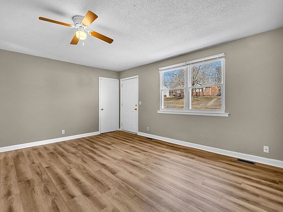 5th image of 1540 Cherry Tree Dr