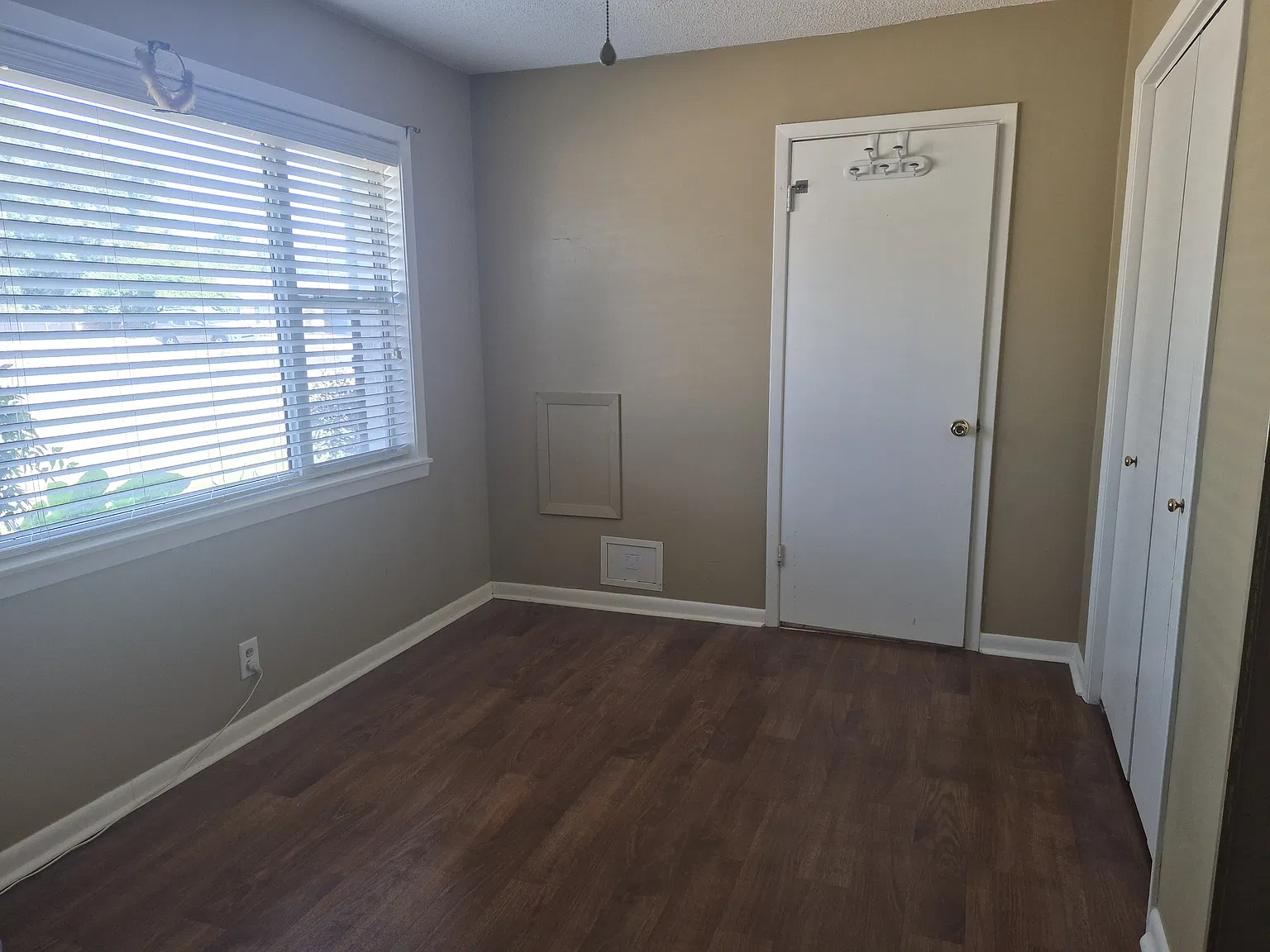 4 bed, 1886 sqft, $2,119 — Photo 4