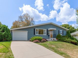 324 30th St NW, Cedar Rapids, IA 52405