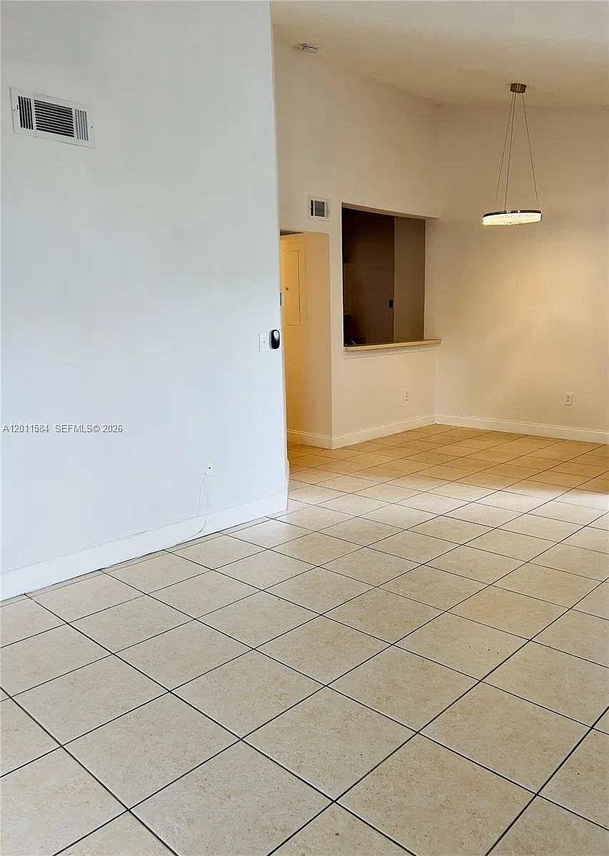 Building Photo - 2880 N Oakland Forest Dr #214