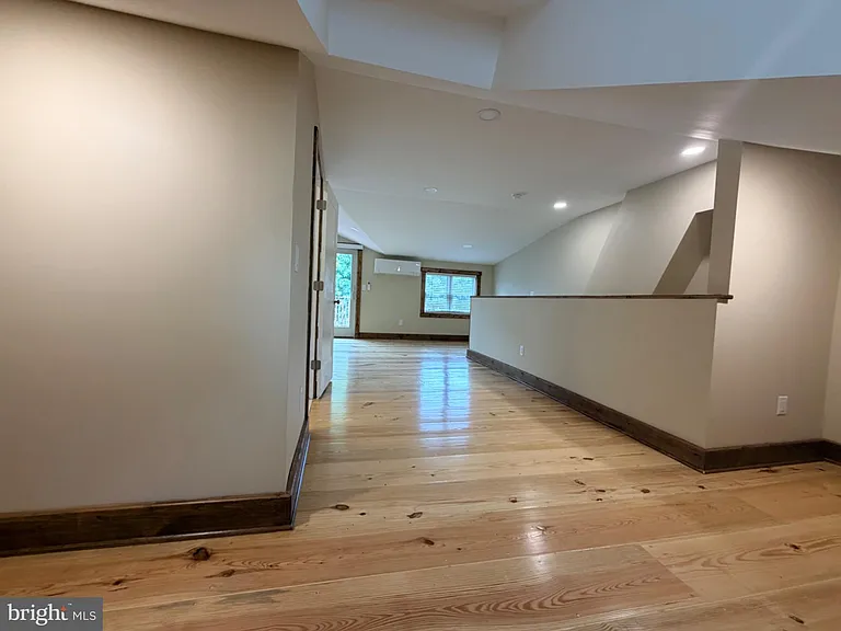 121 E Union St — Photo 38
