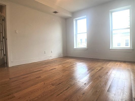 4th image of 105 Troutman St #3F