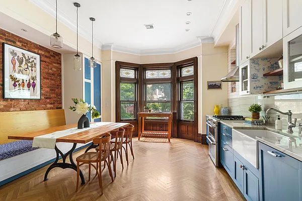 Sold by Compass | media 5