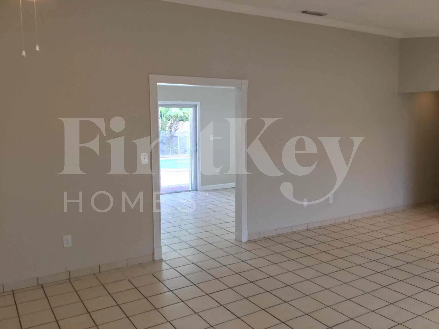 3 bed, 2.0 bath, 1582 sqft, $4,090 — Photo 2