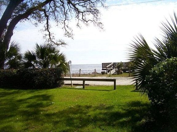 3rd image of 626 Beachview Dr